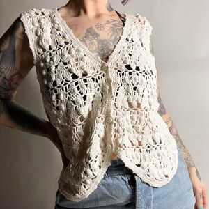 VINTAGE 90s Ivory Cropped Crochet Button Front Sleeveless Sweater Vest Medium